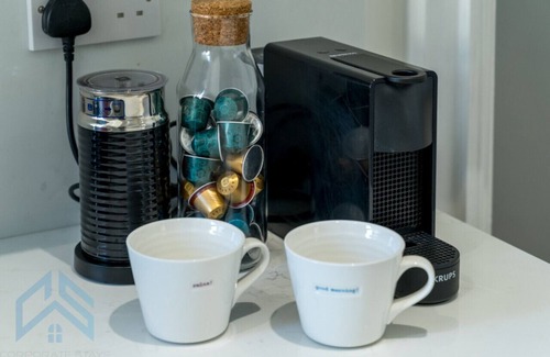 West Kensington Apartment | Central Boutique 2BR Prime Location | 5Min to Tube