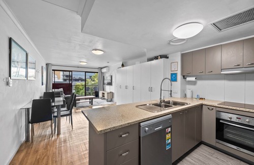 Bowen Hills Apartment | Central Bowen Hills Stay