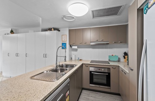 Bowen Hills Apartment | Central Bowen Hills Stay