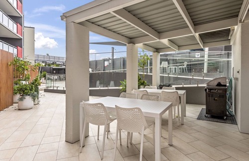 Bowen Hills Apartment | Central Bowen Hills Stay