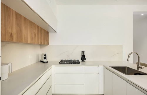 Tel Aviv City Center Apartment | Central & Bright Designer Getaway