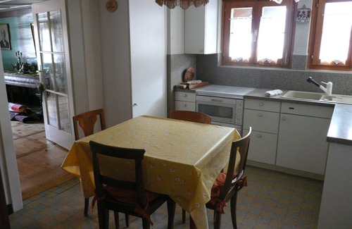 Leukerbad Apartment | Central charming ancient chalet