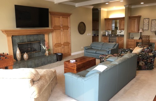 Nipomo House | Central Coast Luxury Estate with Pool, Professional Putting Green, & Pickleball