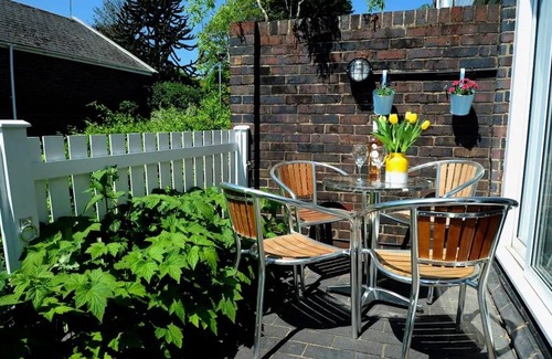 Warwick House | Central & Comfortable 2Bedroom Property, Warwick|Pass the Keys
