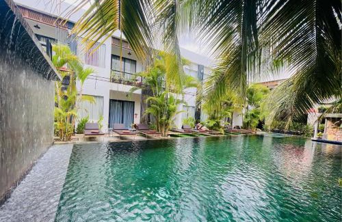 Wat Bo Area Hotel | Central Corner Suite