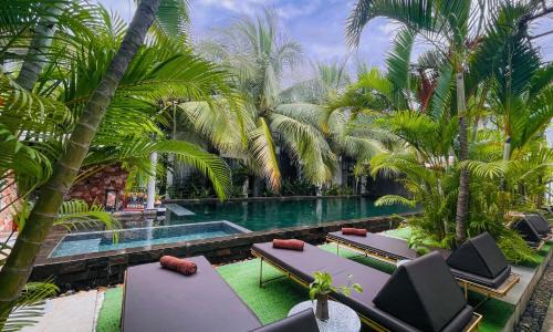 Wat Bo Area Hotel | Central Corner Suite