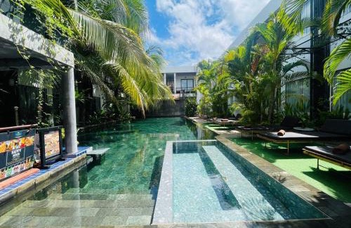 Wat Bo Area Hotel | Central Corner Suite