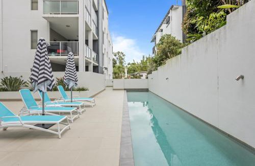 Kelvin Grove Apartment | Central Cosy 2-Bed with Pool and near QUT & CBD