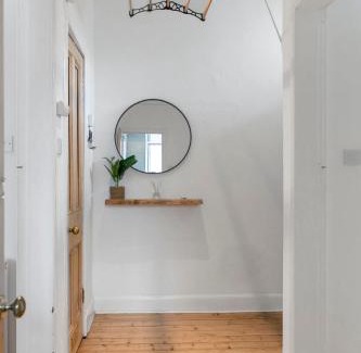 Gifford Apartment | Central Edinburgh - Sleeps 2 - Modern