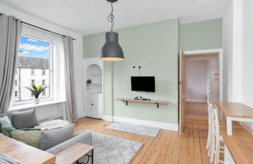 Gifford Apartment | Central Edinburgh - Sleeps 2 - Modern
