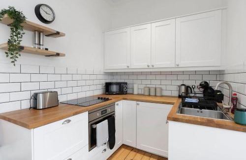 Gifford Apartment | Central Edinburgh - Sleeps 2 - Modern