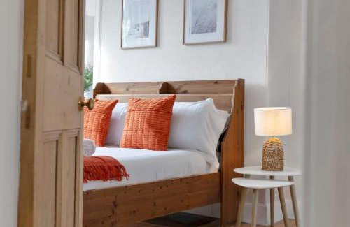 Gifford Apartment | Central Edinburgh - Sleeps 2 - Modern