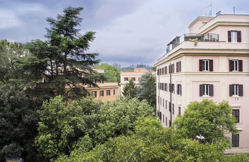 Flaminio House | Central, elegant apartment fully furnished in a stately building.