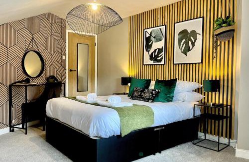 Ellesmere House | Central Ellesmere -Sleeps2 - Parking - PetFriendly