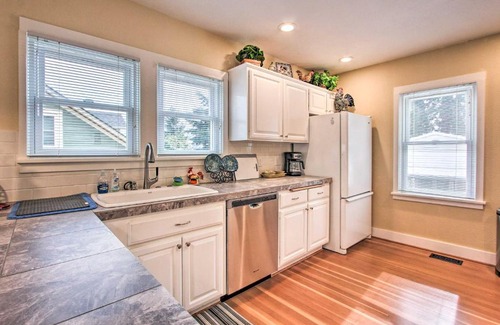 Market District House | Central Eugene House with Updated Interior and Yard!
