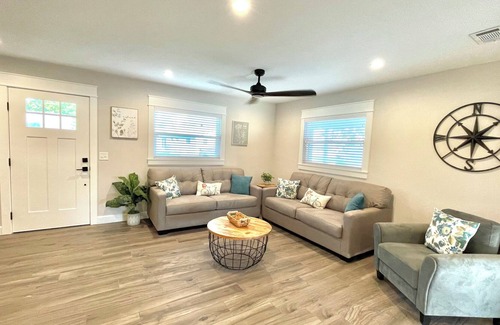 Eagle Lake House | Central Florida's Spring Fed Eagle Lake Getaway! Pet-Friendly