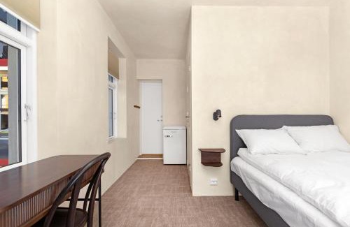 Stavanger House | Central Guest House - Bedroom with Private Bathroom