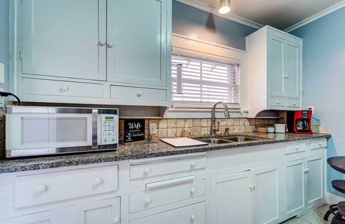 North Overton Cottage | Central Home 1 Mi to Texas Tech + by Dtwn Lubbock