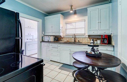 North Overton Cottage | Central Home 1 Mi to Texas Tech + by Dtwn Lubbock