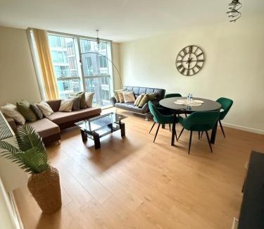 Central Milton Keynes Apartment | Central Hub Flat