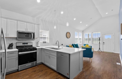 Indianapolis House | Central Indy Suite “A”