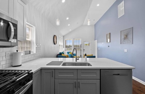 Indianapolis House | Central Indy Suite “A”