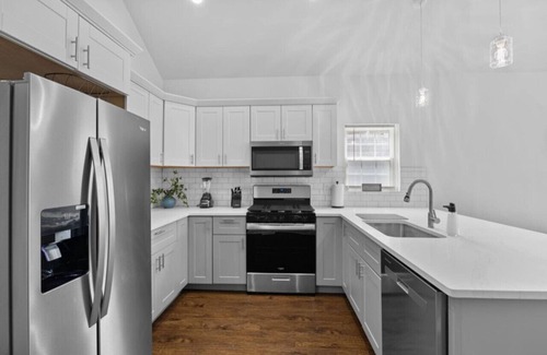 Indianapolis House | Central Indy Suite “C”