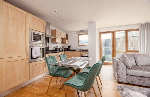 Leeds Apartment | Central Leeds Dock Apt, Free Secure Parking! 2 Bed