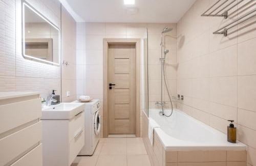 Vilnius Apartment | Central Location I Private Garage Parking & Easy Checkin I Cᴏʜᴏsᴛ