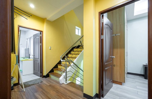 Valencia House | Central Location in Metro Manila- 6 BR 2TB Pool, Jacuzzi, parking and fast Wifi,