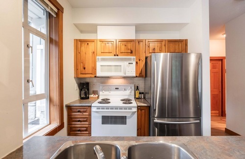 Whistler Condo | Central location spacious 2 BDR | BBQ | Pet friendly | Free parking