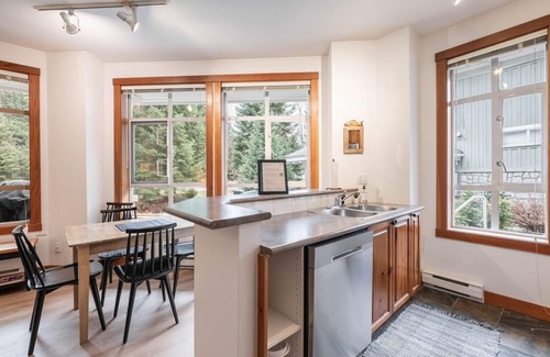 Whistler Condo | Central location spacious 2 BDR | BBQ | Pet friendly | Free parking