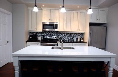 North London House | Central London - Clean, Modern & Comfortable. Downtown w/Free Parking & Wi-Fi