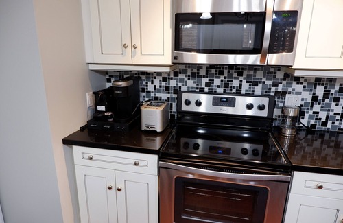 North London House | Central London - Clean, Modern & Comfortable. Downtown w/Free Parking & Wi-Fi