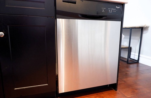 North London House | Central London - Clean, Modern & Comfortable. Downtown w/Free Parking & Wi-Fi
