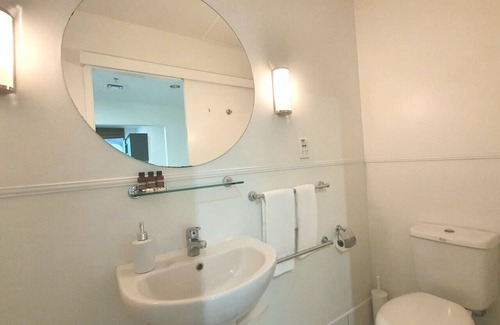 Grafton Apartment | Central & Minimal 1BR | Wifi & Netflix