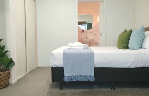 Grafton Apartment | Central & Minimal 1BR | Wifi & Netflix