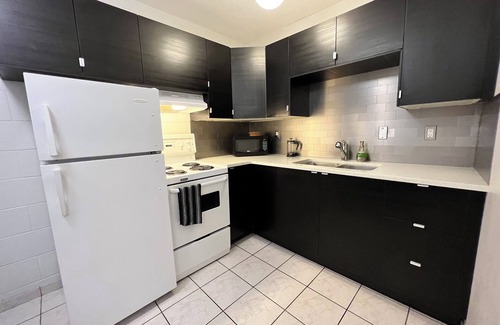 Tuxedo Park Apartment | Central, Modern and Cozy 1 Bedroom Retreat in the Heart of Tuxedo