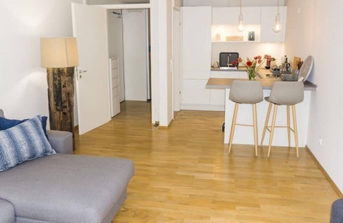 Dreimuhlen Apartment | Central - Modern - Chic - Central one room apartment with balcony