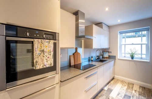 Leamington Spa Apartment | Central, Modern & Elegant Apartment