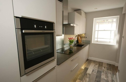 Leamington Spa Apartment | Central, Modern & Elegant Apartment