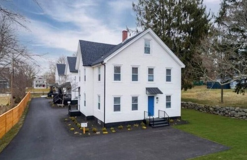 Mystic - New London Apartment | Central Mystic, Nicely Renovated 2BR, Free Parking