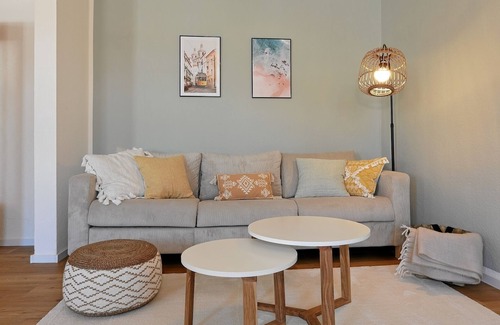 Duisburg City Center Apartment | Central | near main station | box spring beds | fitness corner