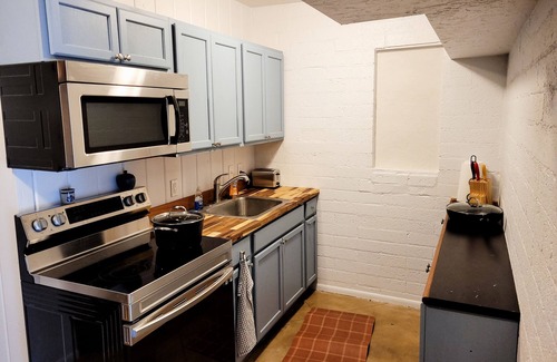 Tucson House | Central, Newly Remodeled, Quiet and Private