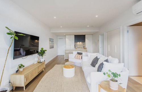 Ocean Grove Apartment | Central Ocean grove - 100m from the Shops