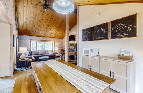 Sunriver Cabin | Central Oregon cabin with SHARC amenities, fireplace, & grill - near skiing