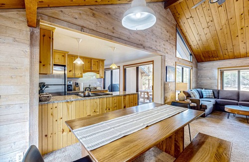 Sunriver Cabin | Central Oregon cabin with SHARC amenities, fireplace, & grill - near skiing
