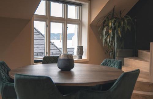 Sandviken Apartment | Central Penthouse - Luxurious with fjord views