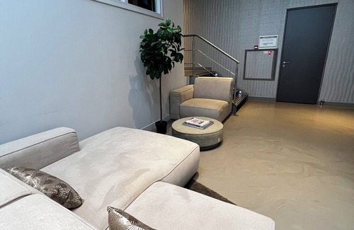 Oss House | Central room perfect for exploring Oss, with parking, WiFi, AC, and and luxurious heated floors