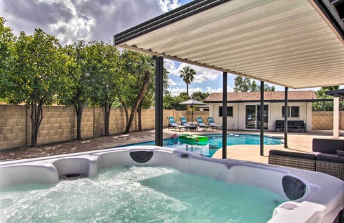Avant House | Central Scottsdale Home w/Pool & Game Room!